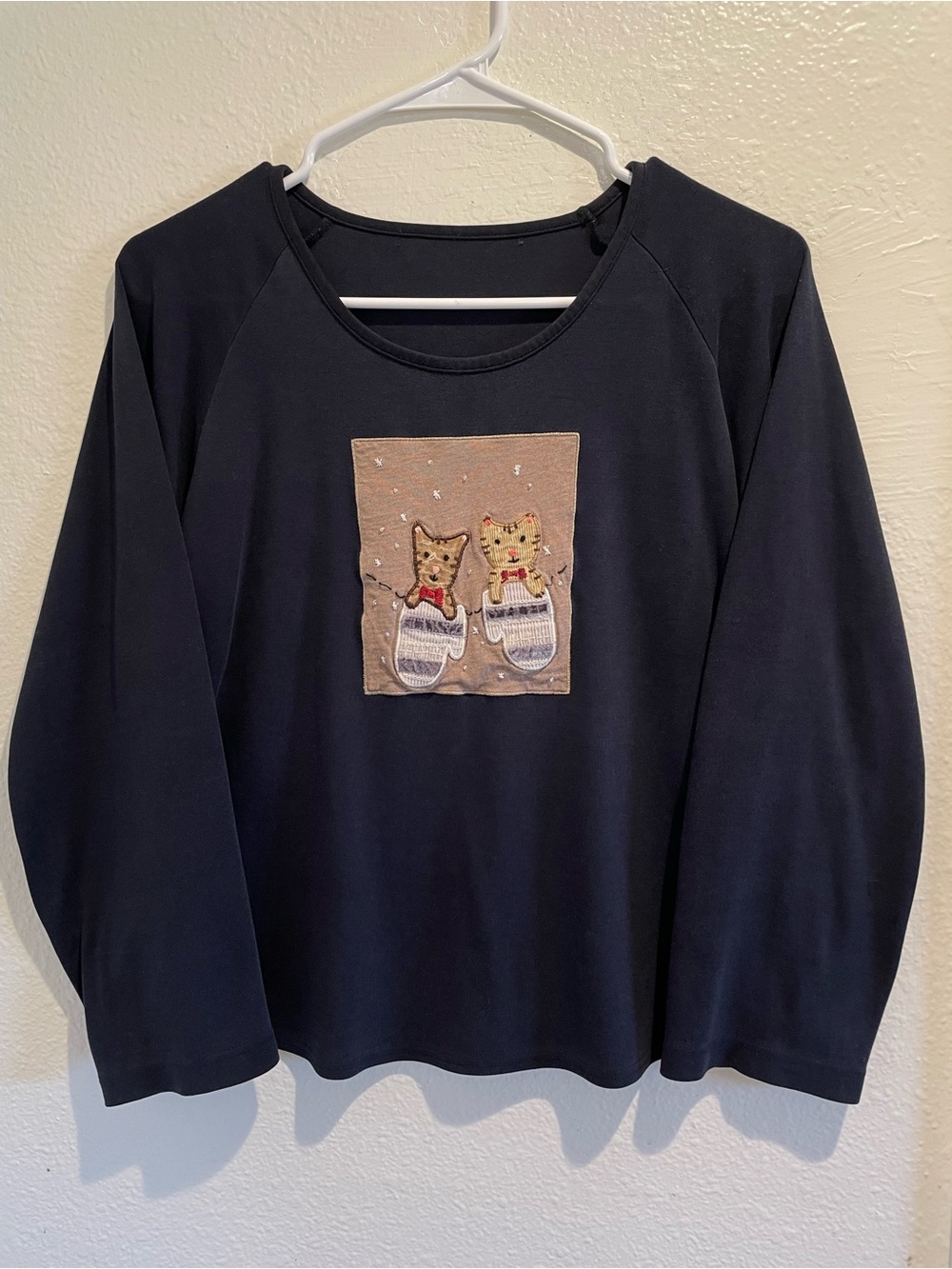 ✨ Vintage Embroidered Kitten Motif Top • Black Classic Fit L
